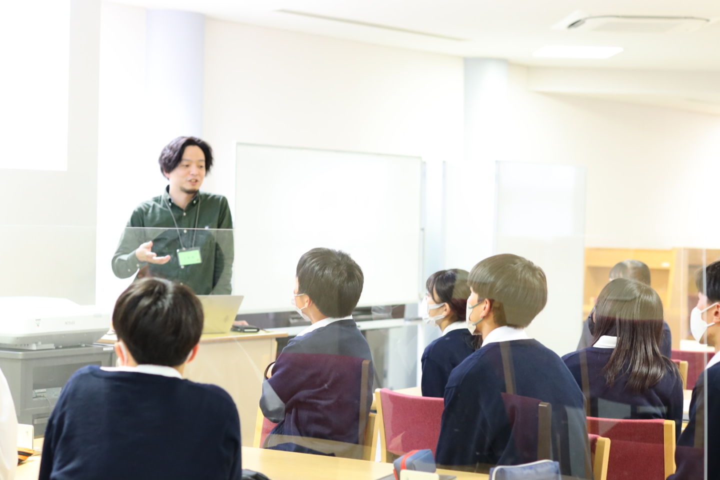 ――オンライン部活のみならず、学校へ出張授業も行っている